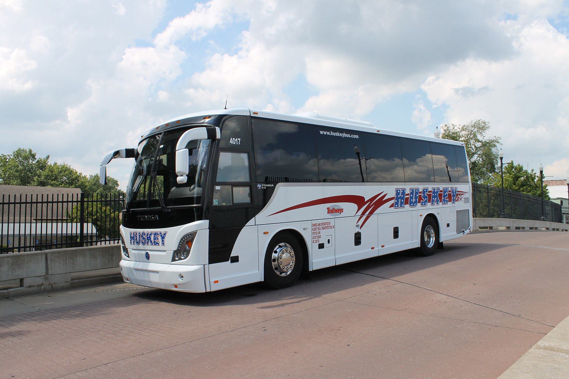 Huskey Bus from wide angle