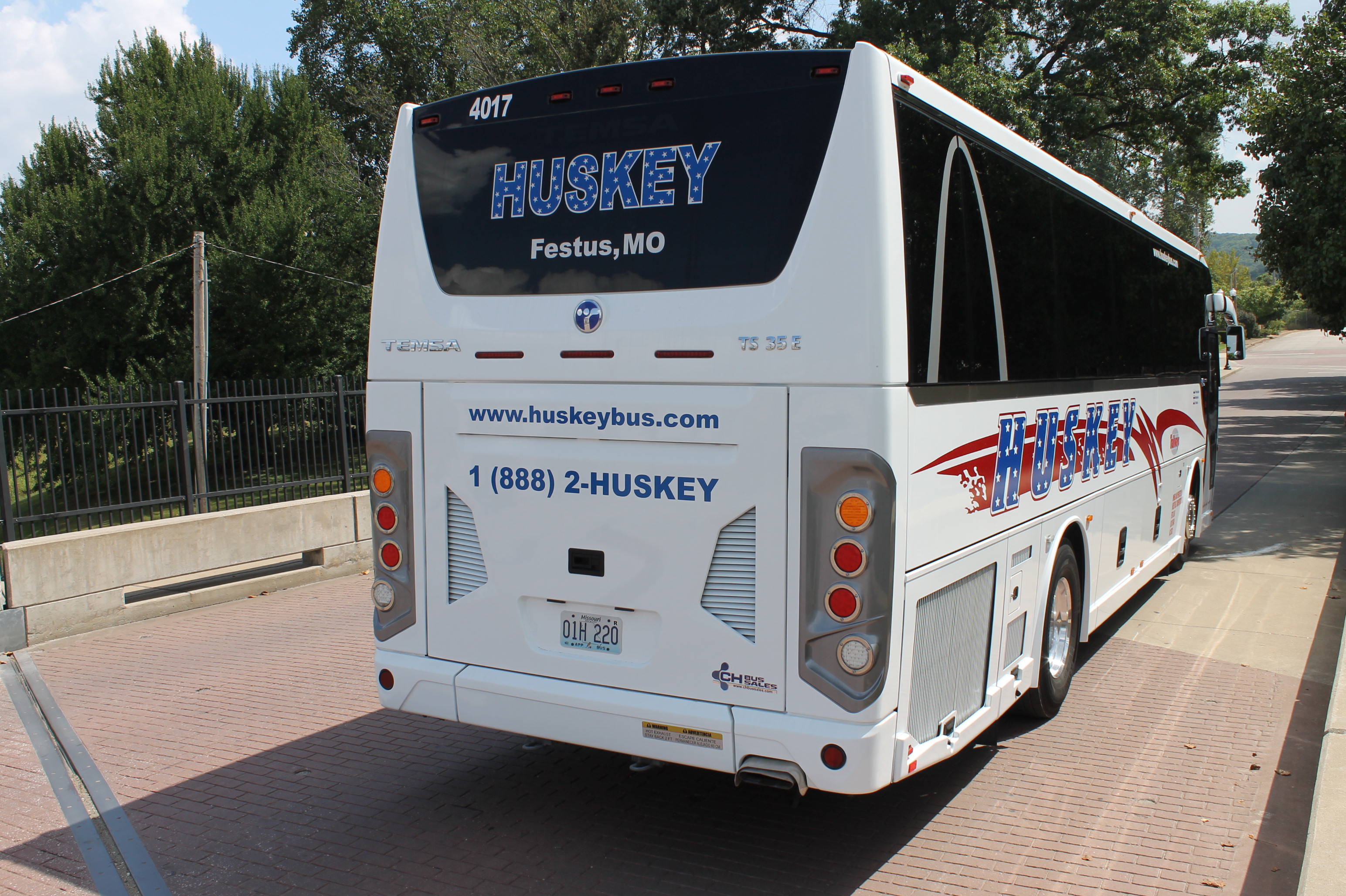 Backside view of a Huskey Bus