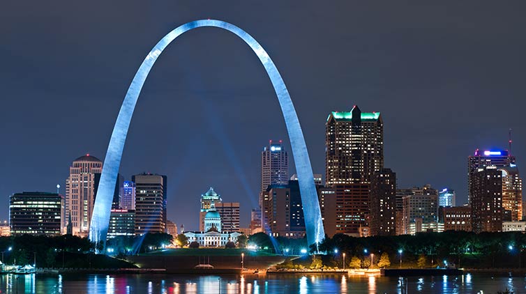 St. Louis Arch lit up at night